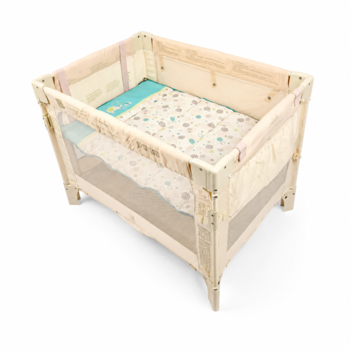 Co-Sleeper Bassinet with Gingham Liner and Mattress (8111-BS)